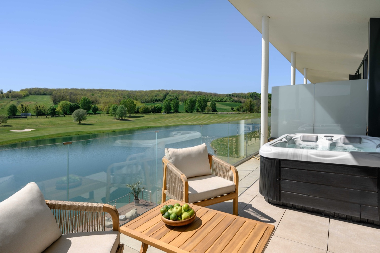 Luxury Lake View – terasz jacuzzival